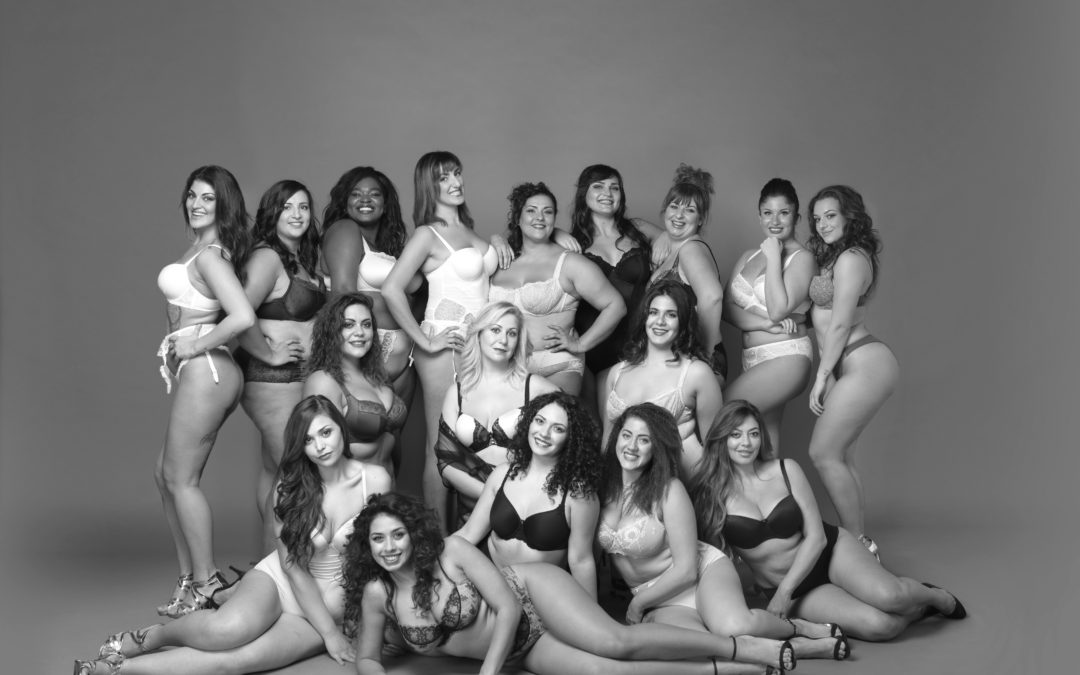 LA BELLEZZA CURVY IMMORTALATA IN 12 SCATTI ARTISTICI